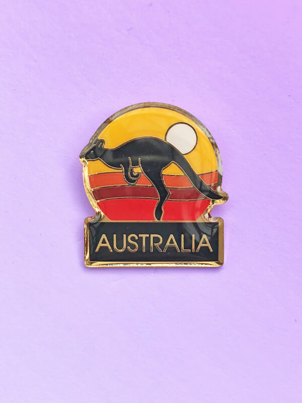 Kangaroo sunset hat pin