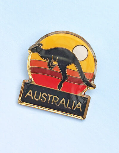 Kangaroo sunset hat pin