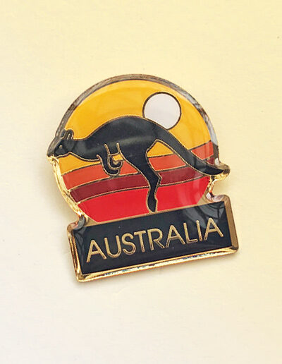 Kangaroo sunset hat pin