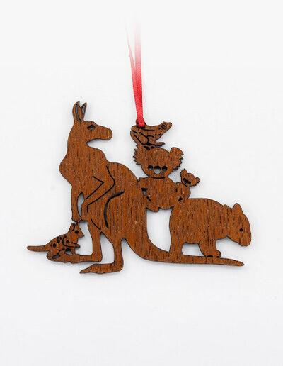 Wooden hanging decoration featuring Australian animals.