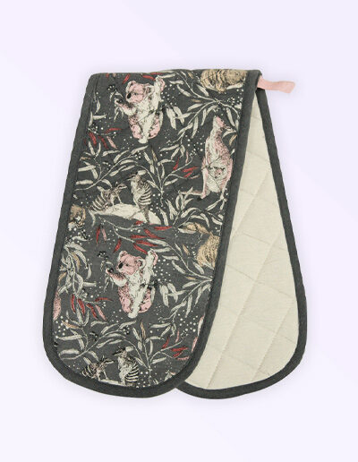 Double oven mitts, insulated. Made with organic cotton featuring Australian animals.