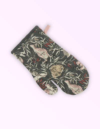 Single oven mitt, insulated. Made with organic cotton featuring Australian animals.