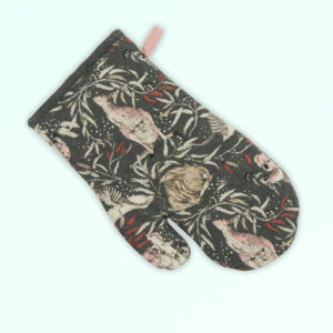 Single oven mitt, insulated. Made with organic cotton featuring Australian animals.