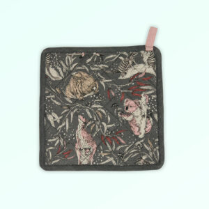 Pot holder, insulated. A square pot holder made with organic cotton featuring Australian animals.