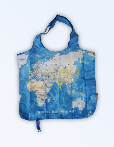 Foldable strong shopping bag printed with a map of the world. Made with polyester.