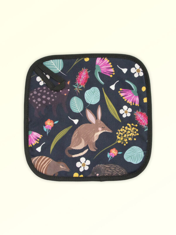 Insulated pot holder with the fabric design of Australian nocturnal animals